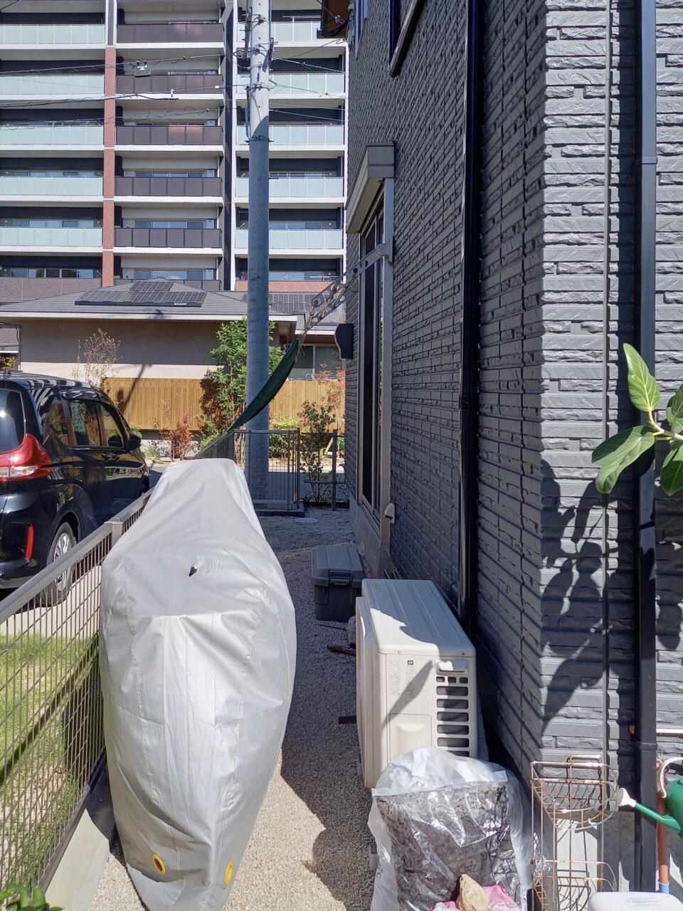 北九州市戸畑区で施工前の、幅1.5mの通路スペースの様子｜外構リフォーム前