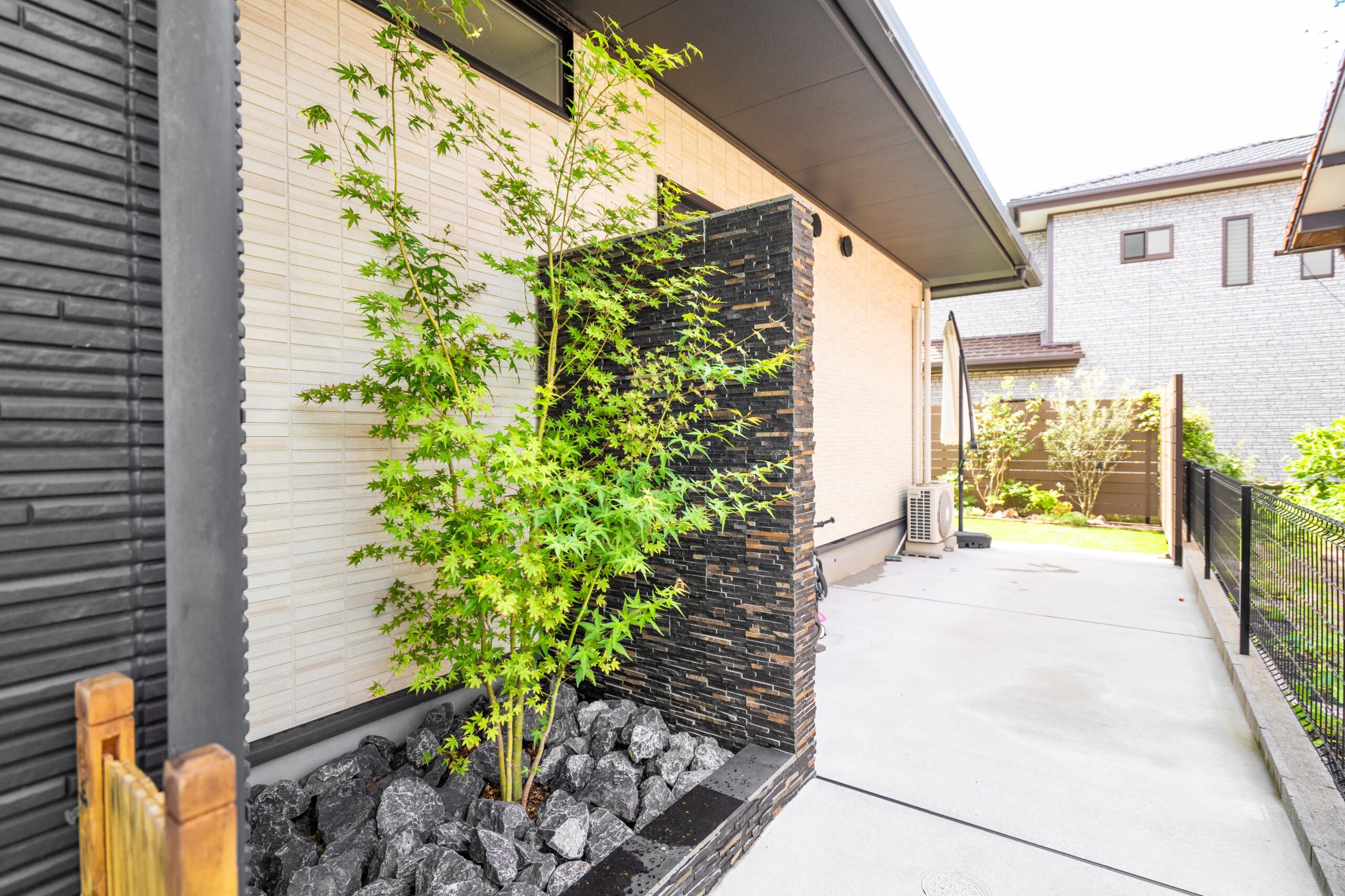 北九州市小倉南区の外構リフォームで植栽したイロハモミジの坪庭デザイン